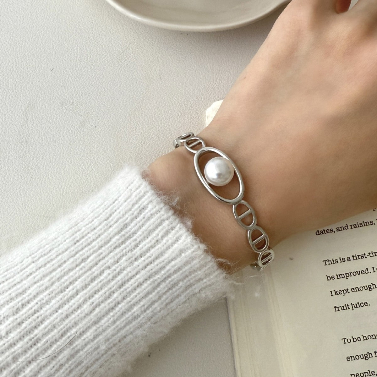 Romantic Pearl Bracelet for Special Moments